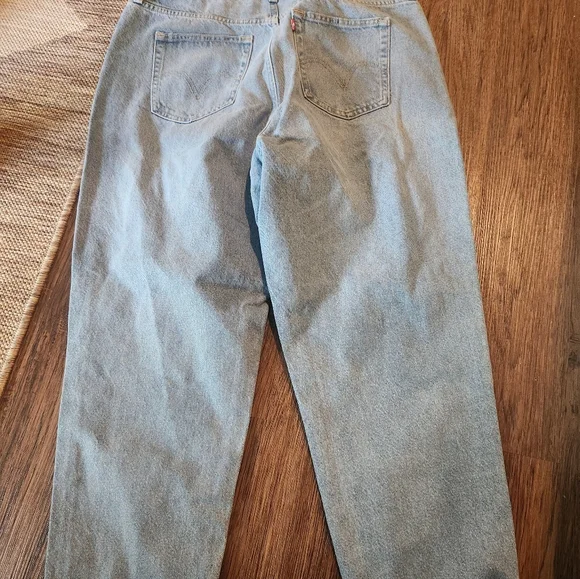 NWT Levis Mom Jeans - Picture 5 of 6